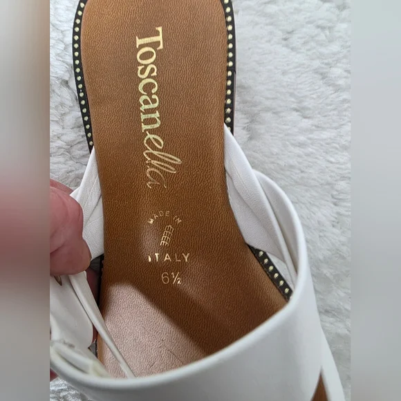 Toscanella White Sandals - Picture 3 of 4